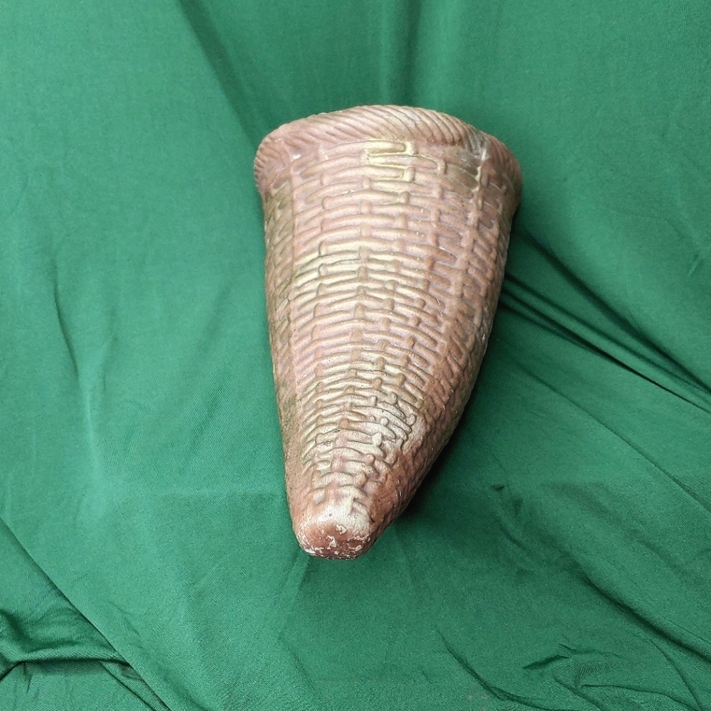 Cornucopia vase/container - Picture 5 of 11